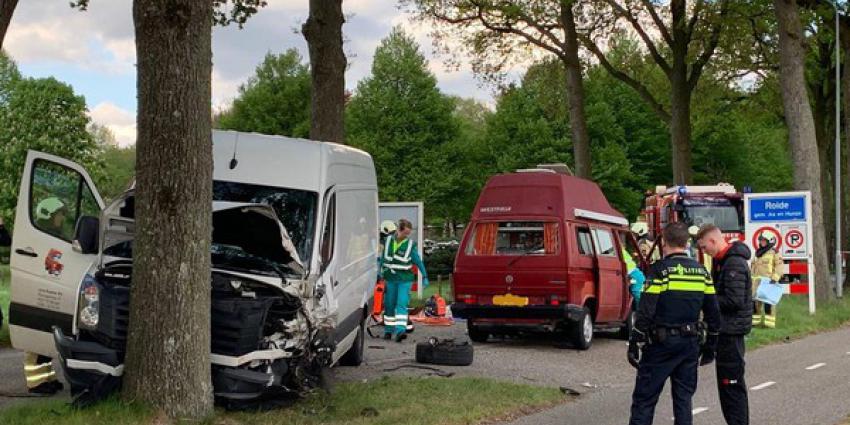 zwaar ongeval, botsing, bestelbus, camper, gewonden, rolde