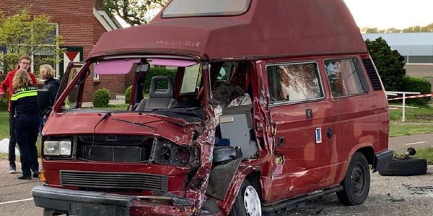zwaar ongeval, botsing, bestelbus, camper, gewonden, rolde