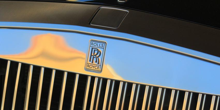 Dode gevonden in bedrijf waar zaterdag een Rolls Royce in brand stond