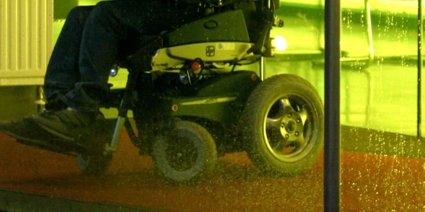 rolstoel-gehandicapt-deur