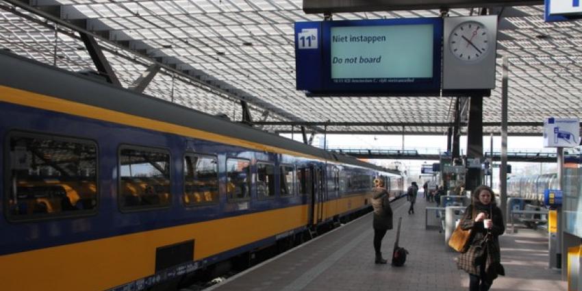 Door een sein-, wissel- en stroomstoring ligt treinverkeer rond Rotterdam helemaal plat
