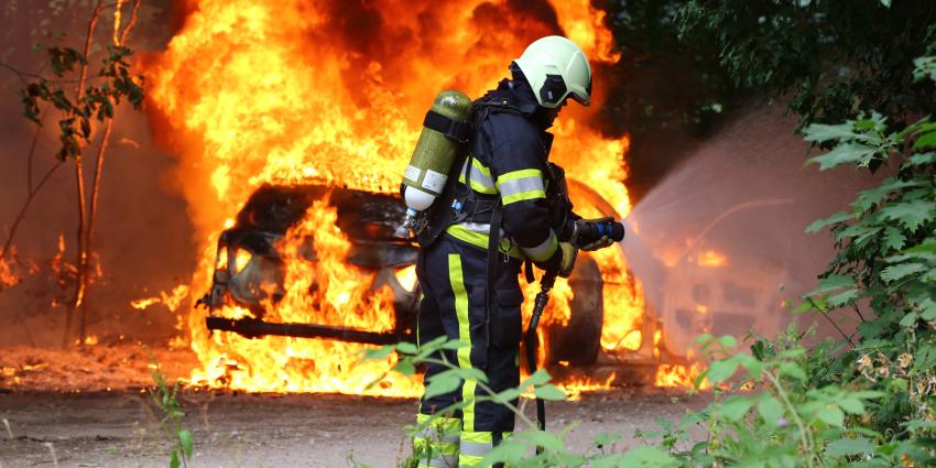 Brandweer blust verdachte autobrand in Boxtel