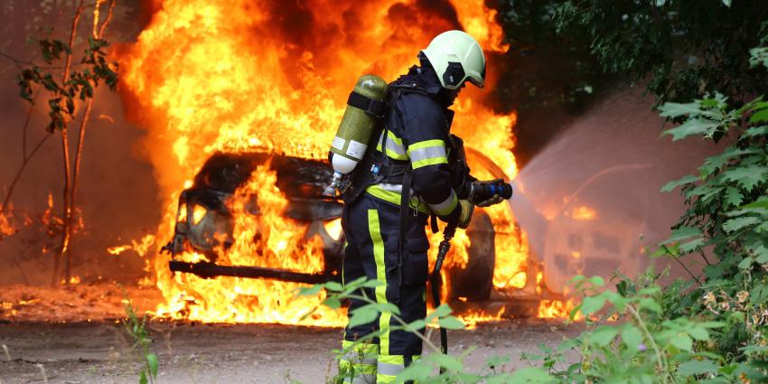 Brandweer blust verdachte autobrand in Boxtel