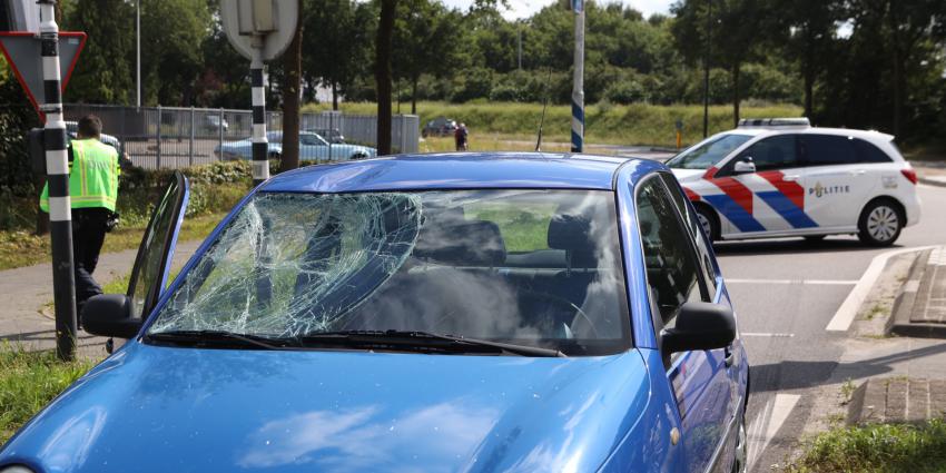 Beschadigde voorruit na aanrijding