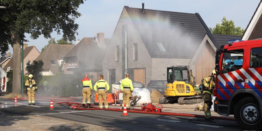 brandweer zet waterscherm in