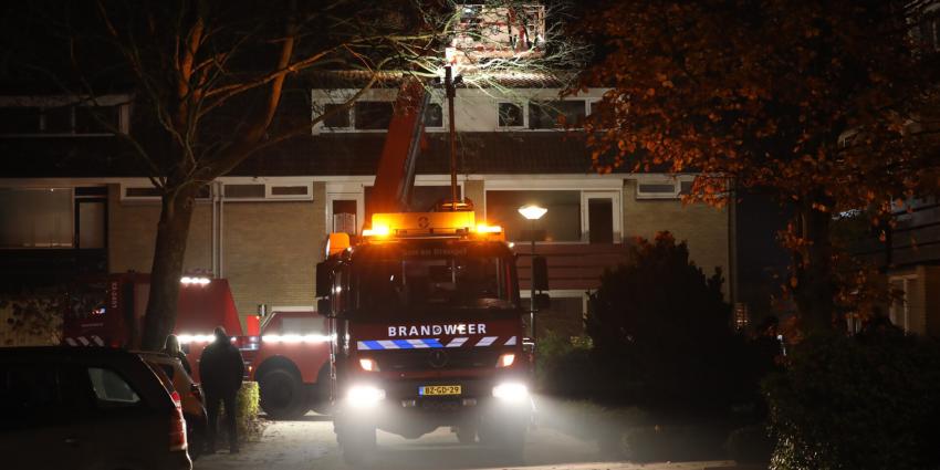 Brandweer bij schoorsteenbrand