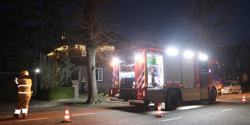 Brandweer blust keukenbrand