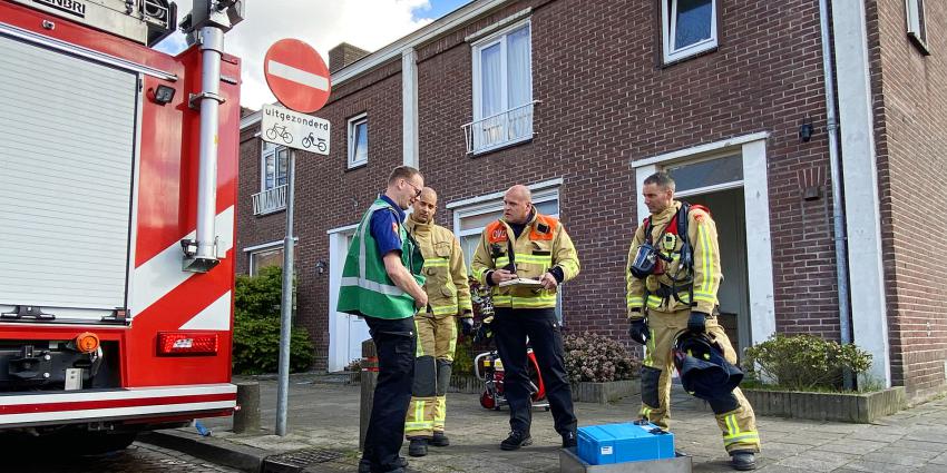 Brandweer in overleg bij accu