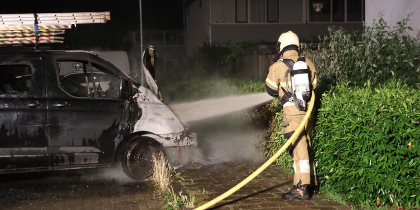 Volledig uitgebrand busje