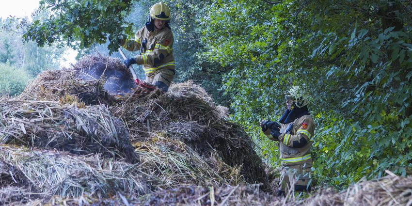 Brandweer haalt berg uit elkaar