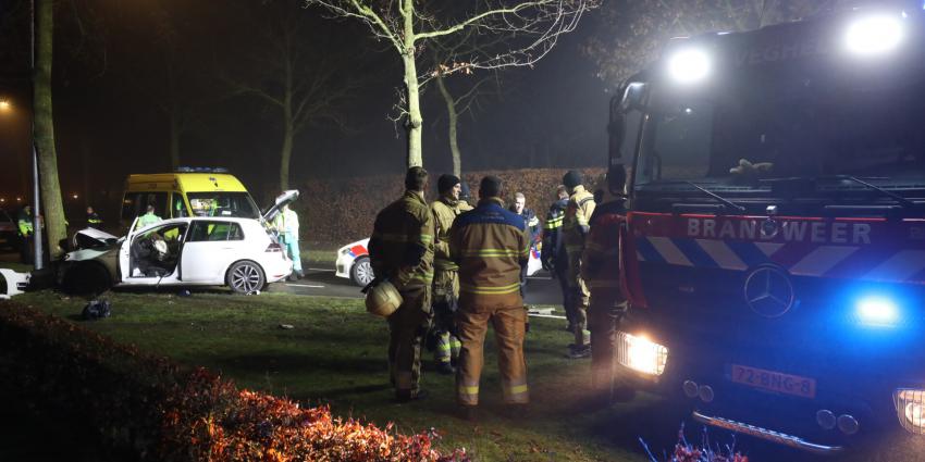 Zwaar beschadigde vluchtauto