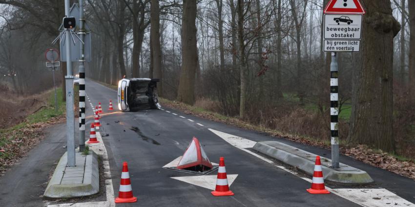 Auto op zijn kant