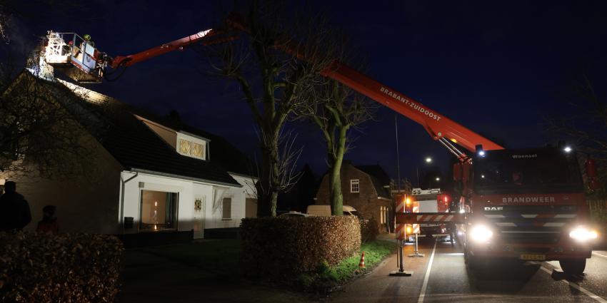 Brandweer controleert schoorsteen