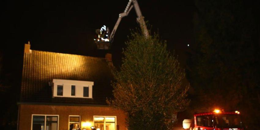 Brandweer moet hakken en breken bij schoorsteenbrand in Boxtel