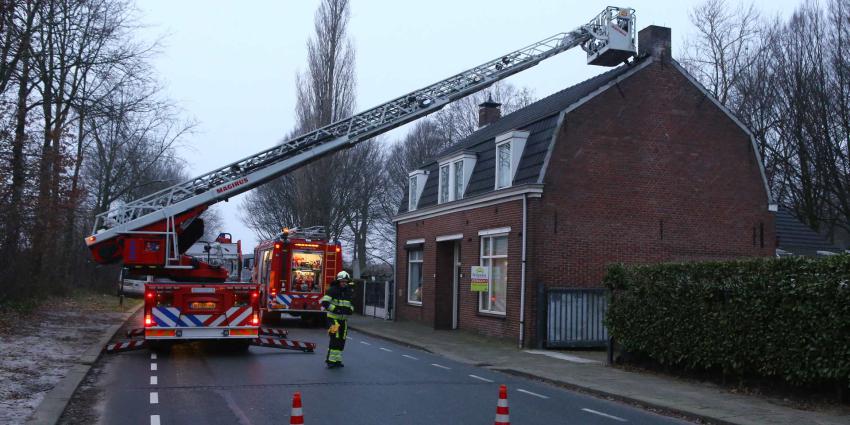 Brandweer redt brandweer met andere ladderauto