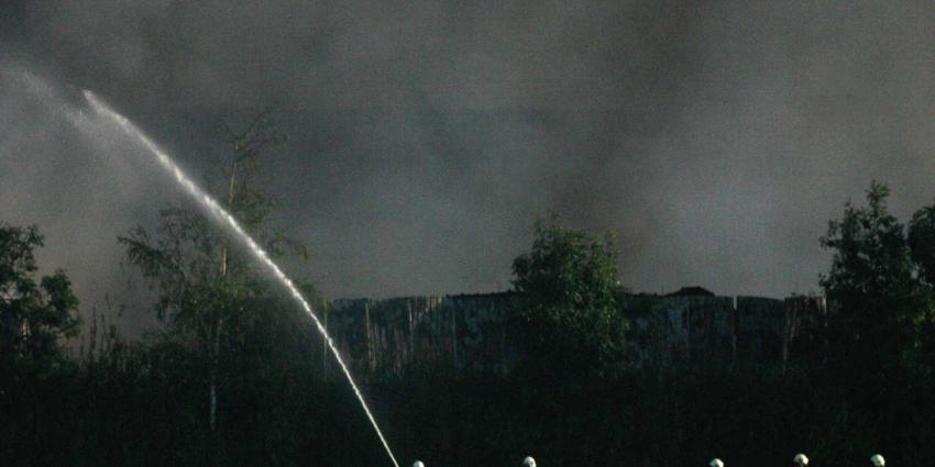  Grote schuurbrand Zieuwent, twee personen naar ziekenhuis