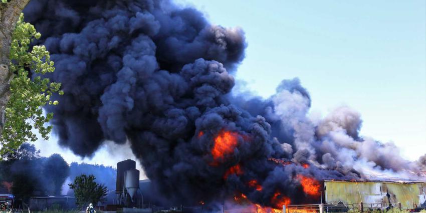 Grote brand in Gieten bij agrarisch bedrijf