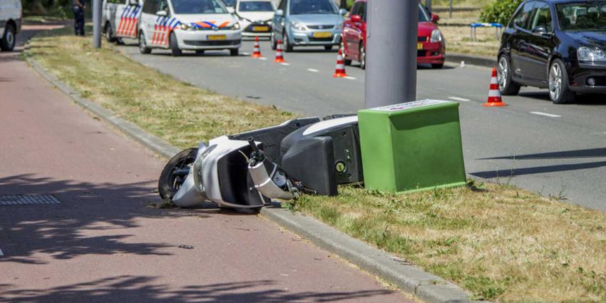 Scooterrijder zwaargewond na aanrijding
