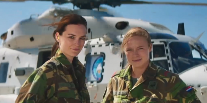 twee militaire dames