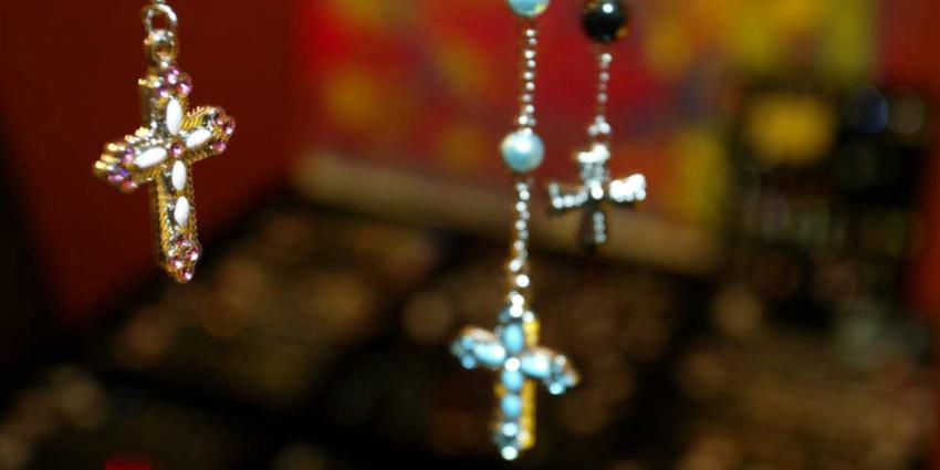 Een vijfde van onderzochte sieraden is schadelijk voor onze gezondheid