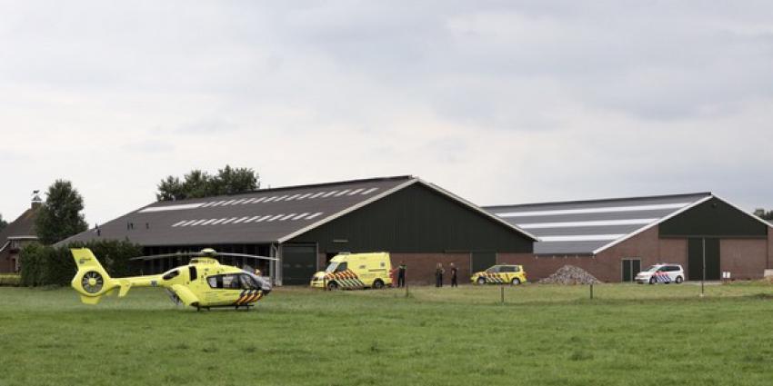 ongeval,  traumahelikopter, landen, boerenbedrijf, kind 