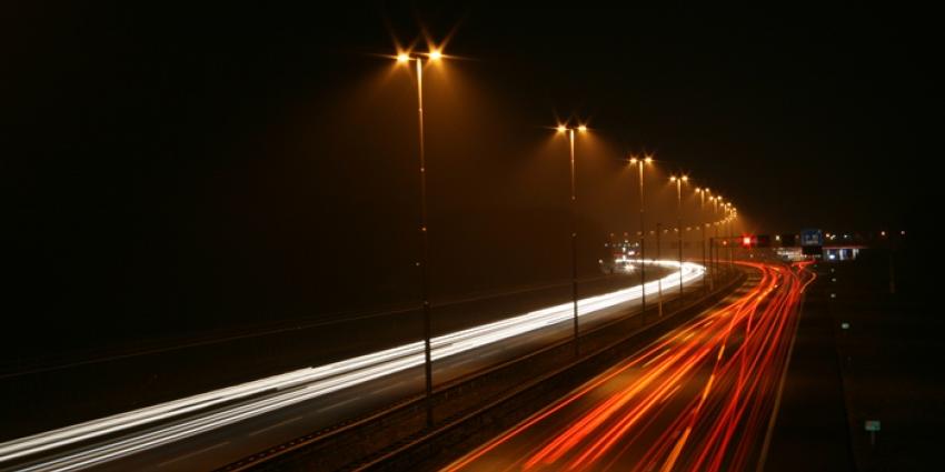 Bejaarde vrouw in brommobiel van de A1 gehaald 