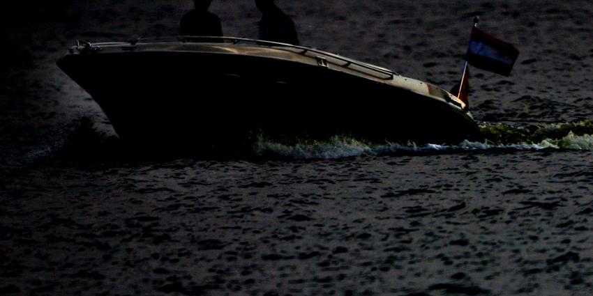 Speedboot knalt op binnenvaarttanker, meerdere gewonden waarvan 2 ernstig