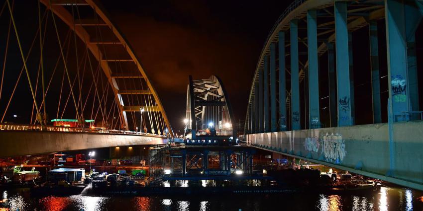 Spoorbrug Utrecht ligt op zijn plek