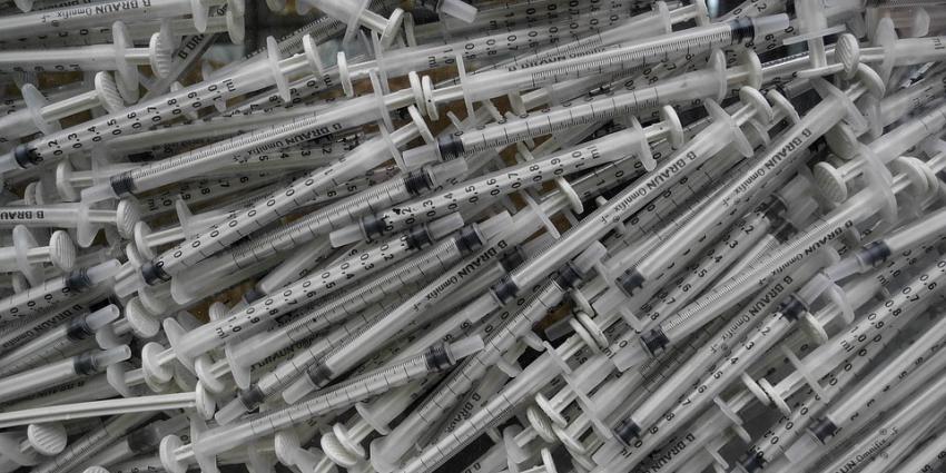 Verzorgende verdacht van meer levensdelicten