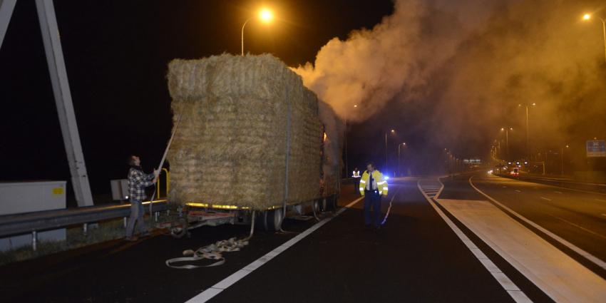 foto van brand in vrachtwagen met stro | Aneo Koning | www.fotokoning.nl