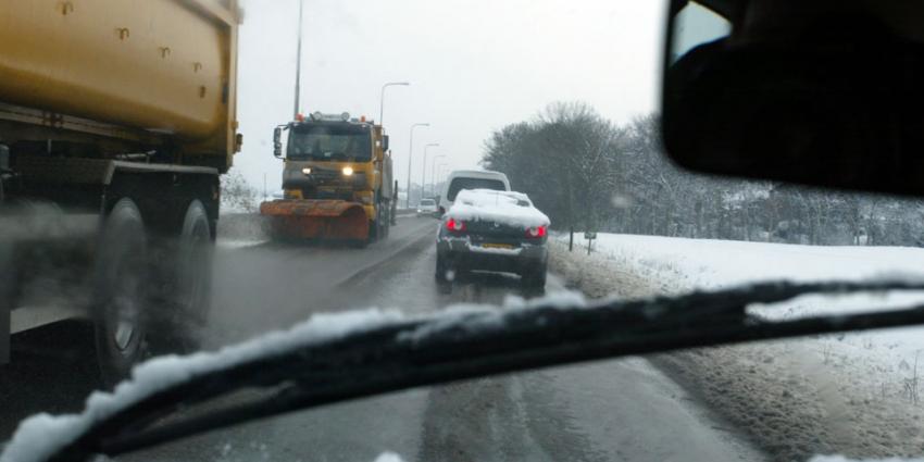 Rijkswaterstaat voert eerste strooiritten uit