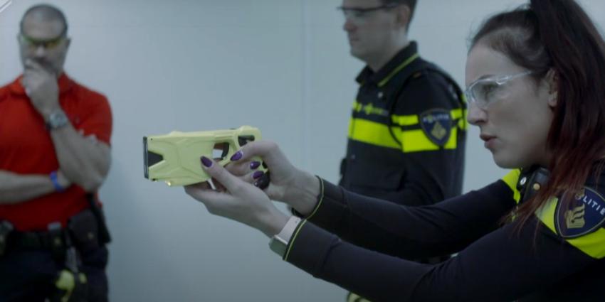 Politie neemt stroomstootwapen in gebruik