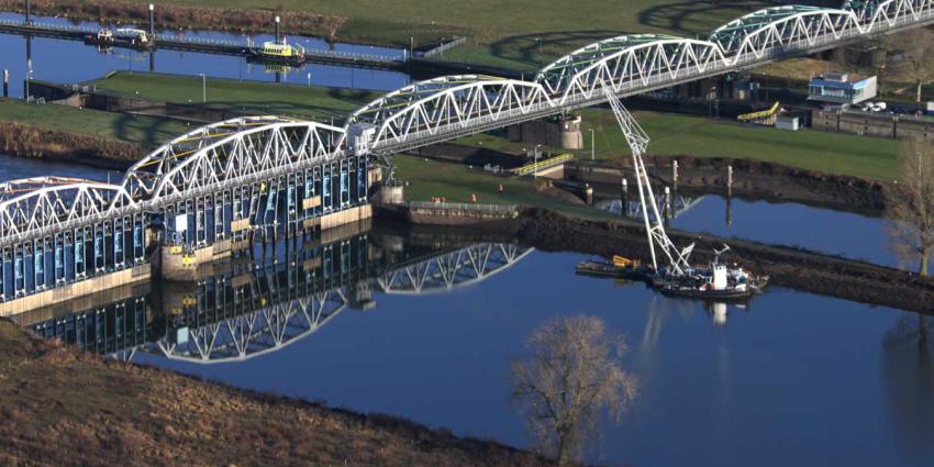 Scheepvaart op de Maas maandag weer hervat