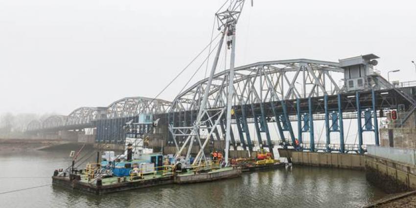 Omvang schade van stuw bij Grave nog niet bekend