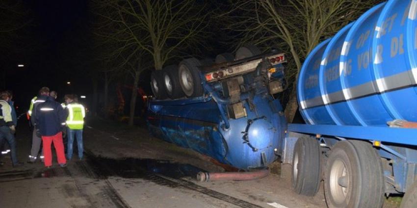 Tankwagen met 36.000 liter mest gekanteld