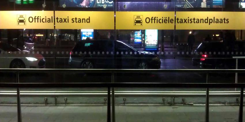 Demonstrerende taxichauffeurs tegen ronselaars