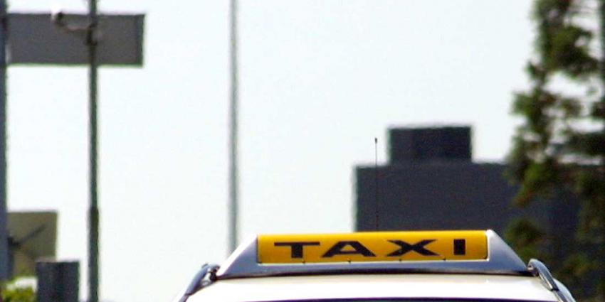 taxi-schiphol-daklicht