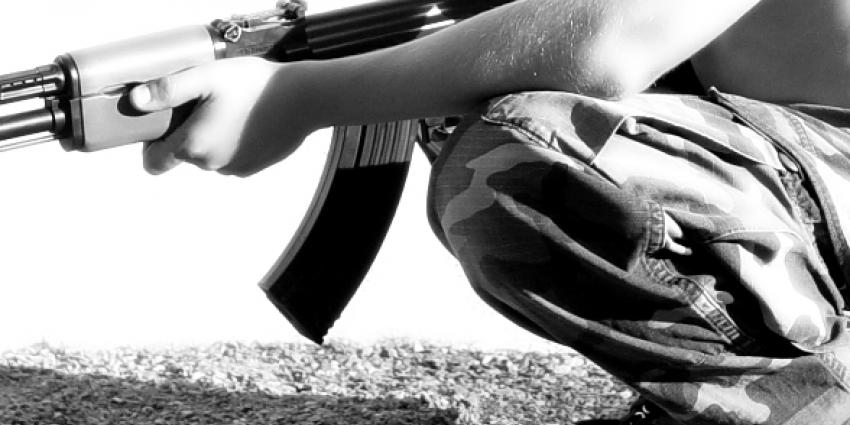 Foto van strijder met AK-47 | Sxc