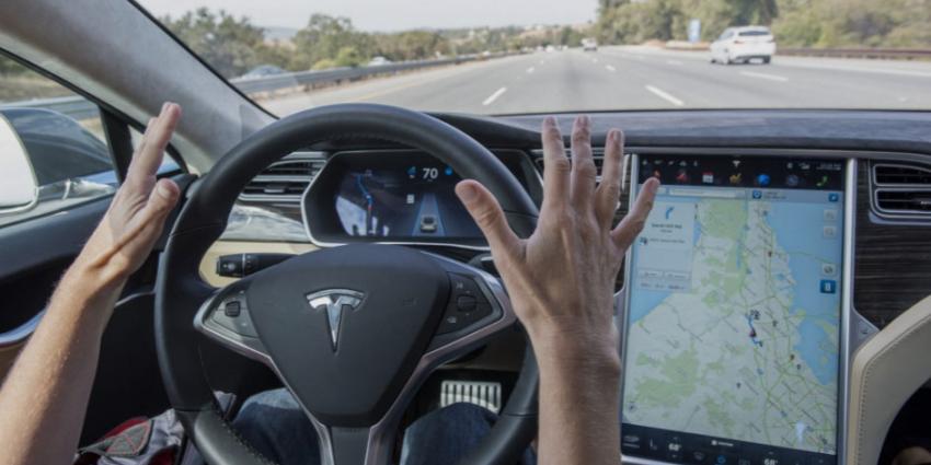 Mens is feitelijke bestuurder auto, ook in Tesla met autopilot