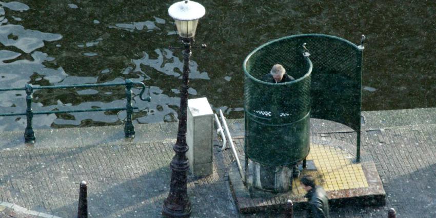 Vrouwen doen vrijdag ''plastest'' op urinoir Leidseplein
