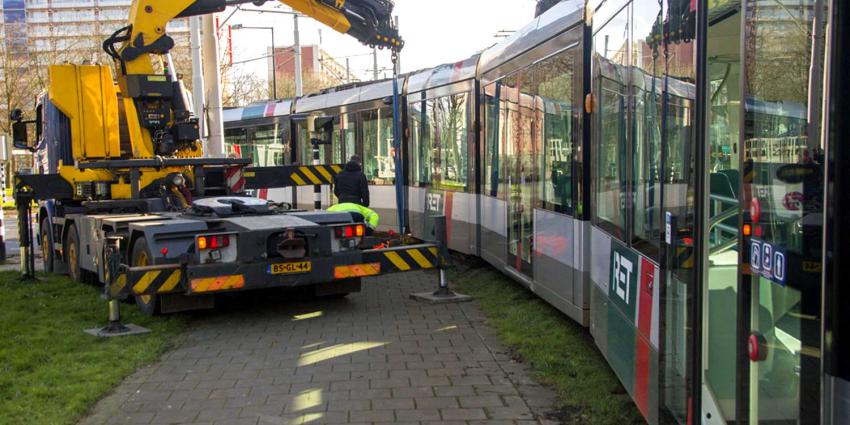 Tram schiet uit de rails bij keerlus Vlaardingen