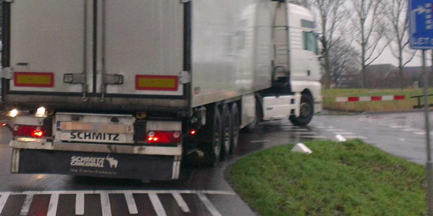 Dronken Roemeense vrachtwagenchauffeur veroorzaakt ravage voor Spijkenisserbrug