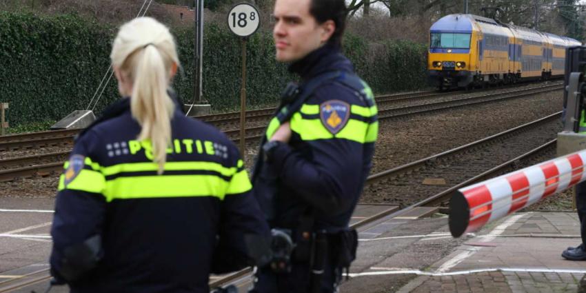 Man springt uit trein en komt om het leven