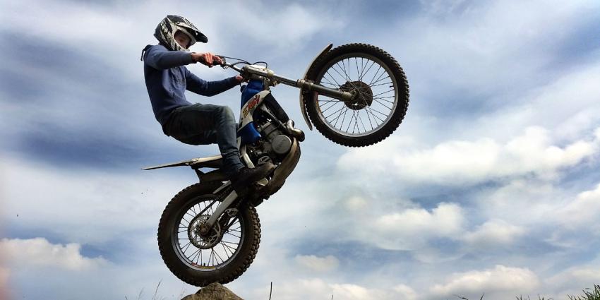 'Verlaag eisen motorrijbewijs voor automobilisten'