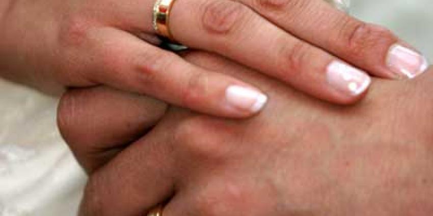 OM eist 30 maanden gevangenisstraf tegen huwelijksmakelaar