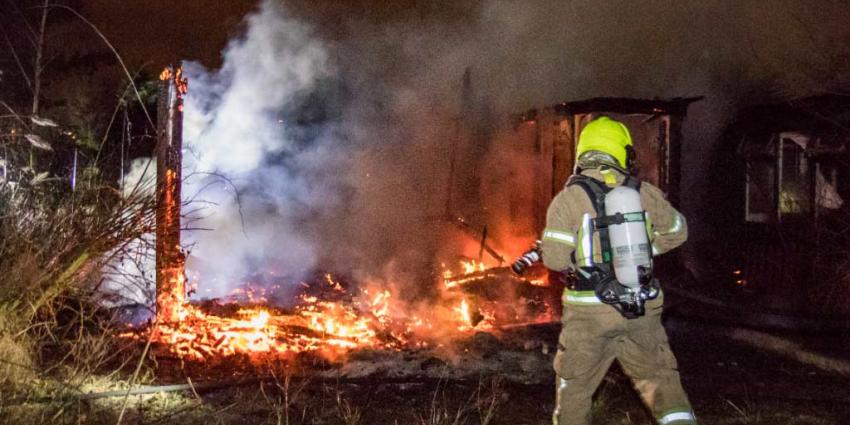 Tuinhuis in vlammen op in Vlaardingen