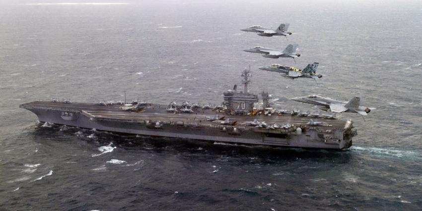 foto van vliegdekschip USS Nimitz
