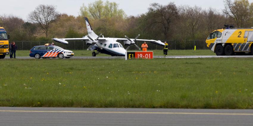 Vliegtuig doorgezakt tijdens landing door afbrekend neuswiel