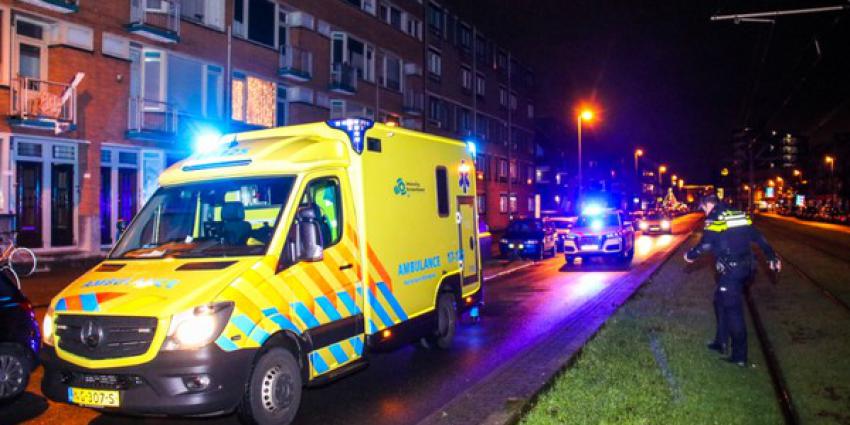 Vrouw valt van twee hoog uit raam