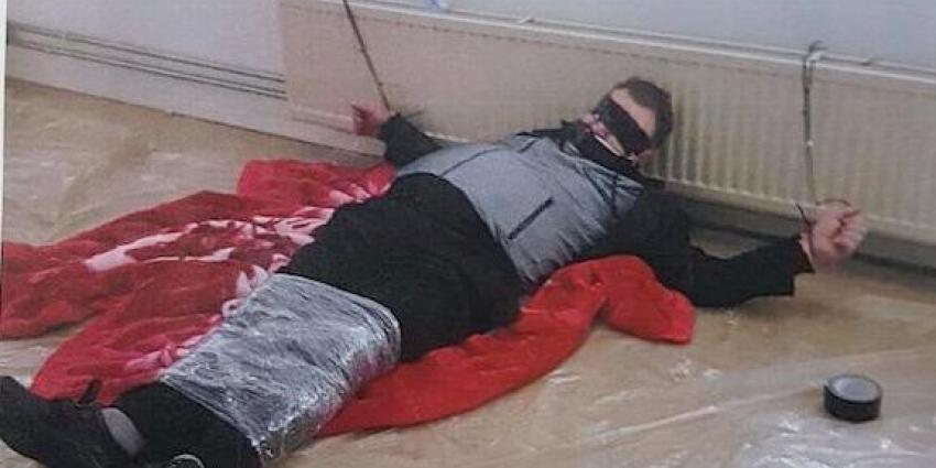Politie: Wie herkent deze vastgebonden man